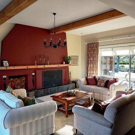 Country Lodge Kinloch Таупо Экстерьер фото